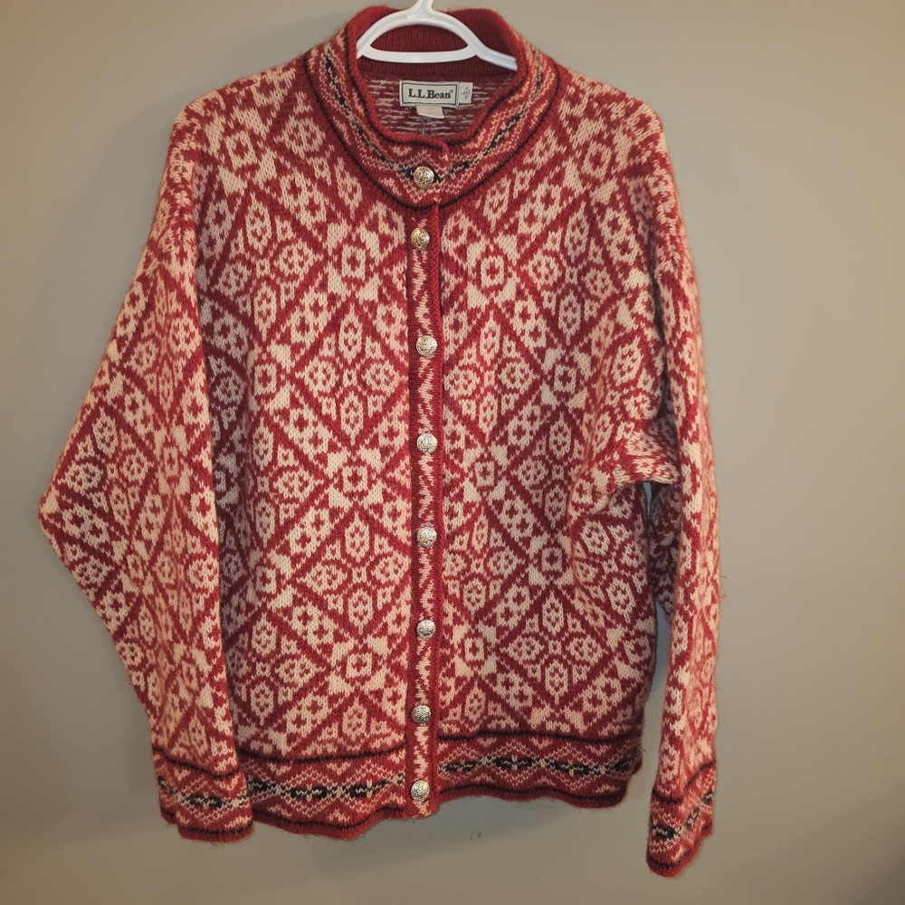 Vintage L.L. Bean Red and White Patterned Sweater